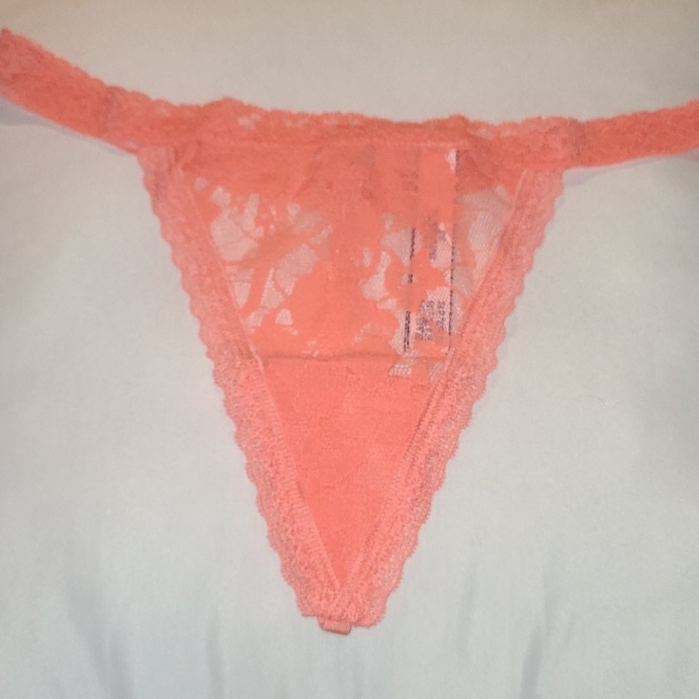 V String